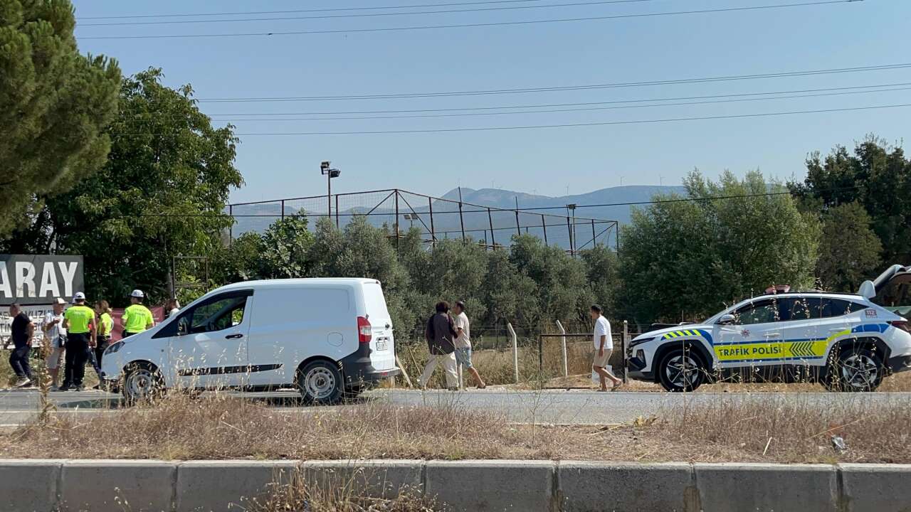 Menteşe’de Otomobil Dereye Uçtu: Başka Araca Çarpmamak İçin Manevra Yaptı, 2 Kişi Yaralandı 3